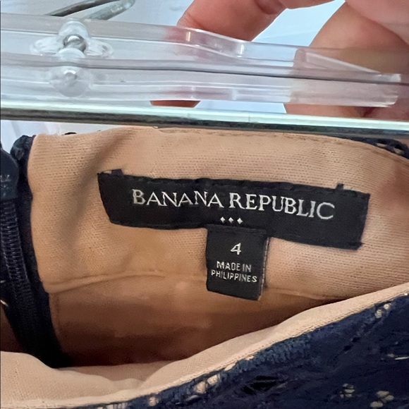 4/$20 Banana Republic Blue and Tan Lace Pencil Skirt - Picture 5 of 5